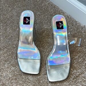 No Boundaries Vintage Holographic iridescent Silver Clear Strap Heels Size 7